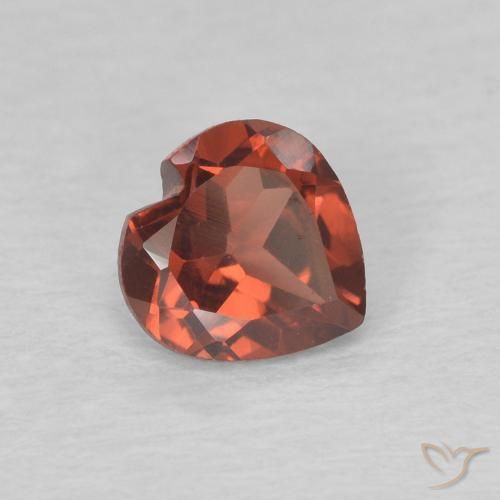 Grenat pyrope Rouge moyen naturelle Cœur, 0.60 ct, VVS-VS