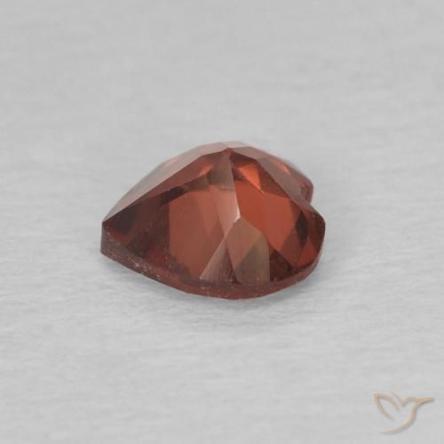 Grenat pyrope Rouge moyen naturelle Cœur, 0.60 ct, VVS-VS