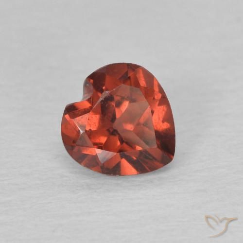 Grenat pyrope Rouge groseille naturelle Cœur, 0.59 ct, VVS-VS