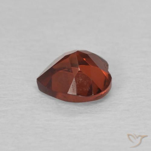Grenat pyrope Rouge vif naturelle Cœur, 0.65 ct, VVS-VS