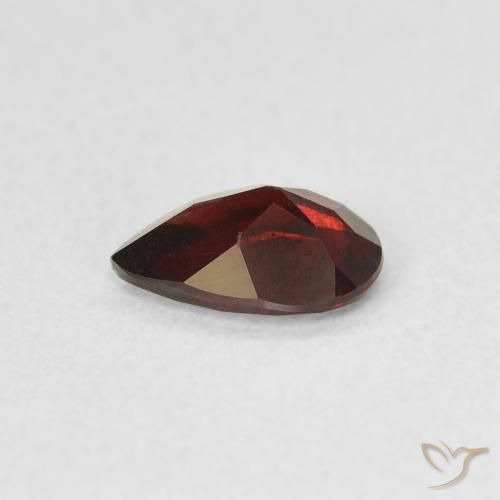 Grenat pyrope Rouge foncé naturelle En forme de poire, 0.65 ct, VS