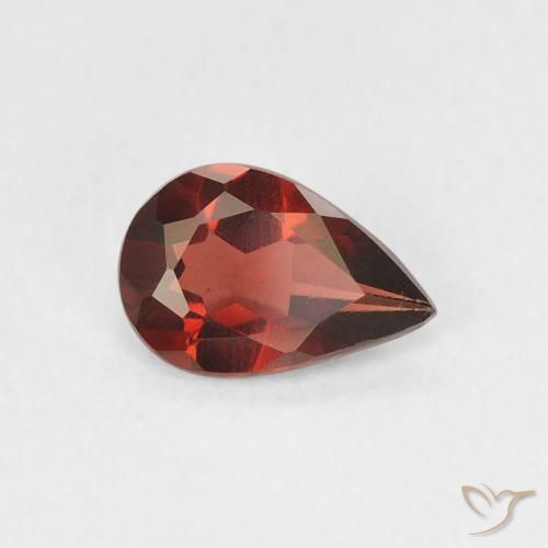 Grenat pyrope Rouge sang profond naturelle En forme de poire, 0.68 ct, VS