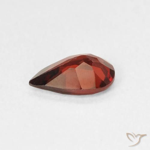 Grenat pyrope Rouge sang profond naturelle En forme de poire, 0.68 ct, VS
