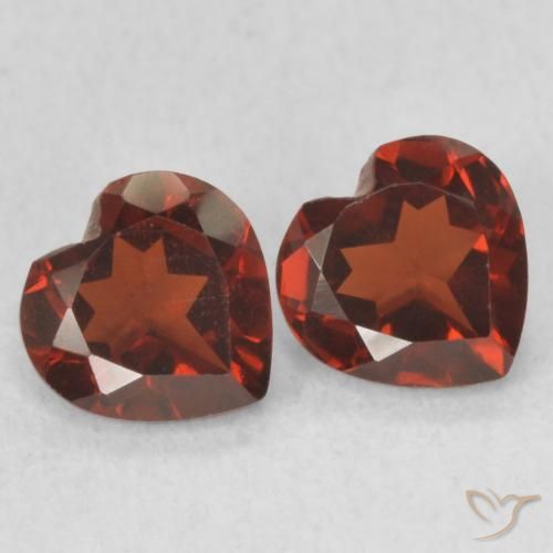 Shop natural 1.15ct Rouge moyen Grenat pyrope gems, Cœur, from États Unis at GemSelect. In stock, global shipping!