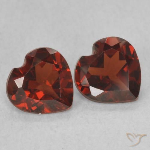 Shop natural 1.06ct Rouge groseille Grenat pyrope gems, Cœur, from États Unis at GemSelect. In stock, global shipping!