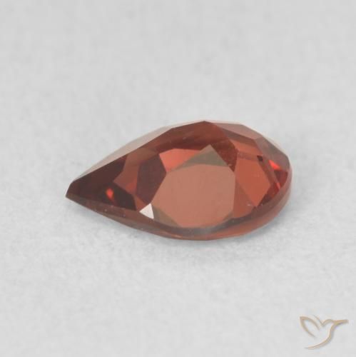 Grenat pyrope Rouge foncé naturelle En forme de poire, 0.72 ct, VVS