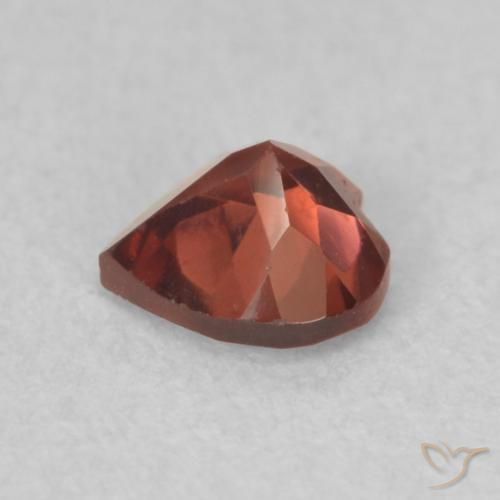 Grenat pyrope Rouge foncé naturelle Cœur, 0.59 ct, VVS
