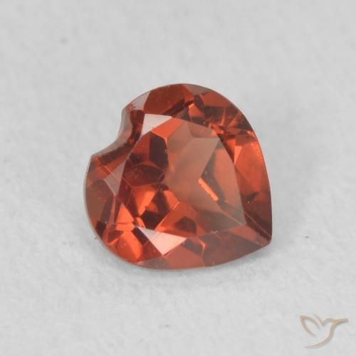 Grenat pyrope Rouge écarlate naturelle Cœur, 0.57 ct, VVS