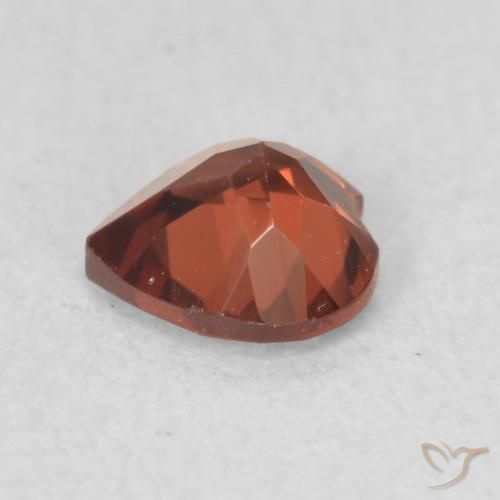 Grenat pyrope Rouge écarlate naturelle Cœur, 0.57 ct, VVS