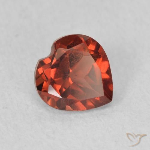 Grenat pyrope Rouge écarlate naturelle Cœur, 0.66 ct, VVS