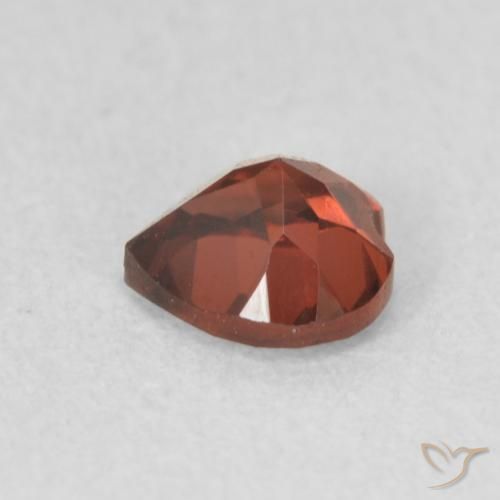 Grenat pyrope Rouge écarlate naturelle Cœur, 0.66 ct, VVS