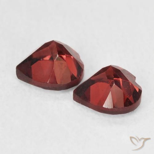 Shop natural 1.30ct Rouge moyen Grenat pyrope gems, Cœur, from États Unis at GemSelect. In stock, global shipping!