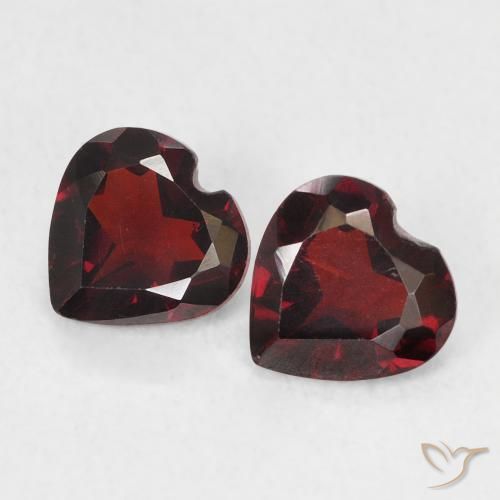 Shop natural 0.97ct Rouge sang profond Grenat pyrope gems, Cœur, from États Unis at GemSelect. In stock, global shipping!
