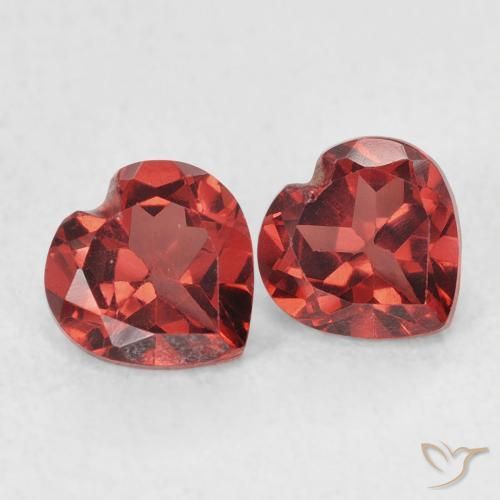Shop natural 1.23ct Rouge écarlate profond Grenat pyrope gems, Cœur, from États Unis at GemSelect. In stock, global shipping!