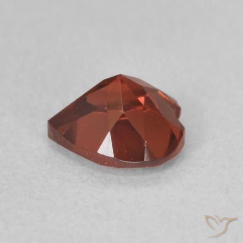 Grenat pyrope Rouge vif naturelle Cœur, 0.57 ct, VVS-VS