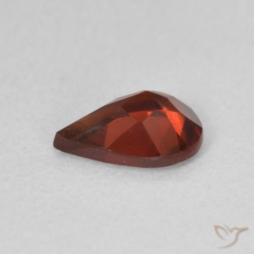 Grenat pyrope Rouge foncé naturelle En forme de poire, 0.73 ct, VVS-VS