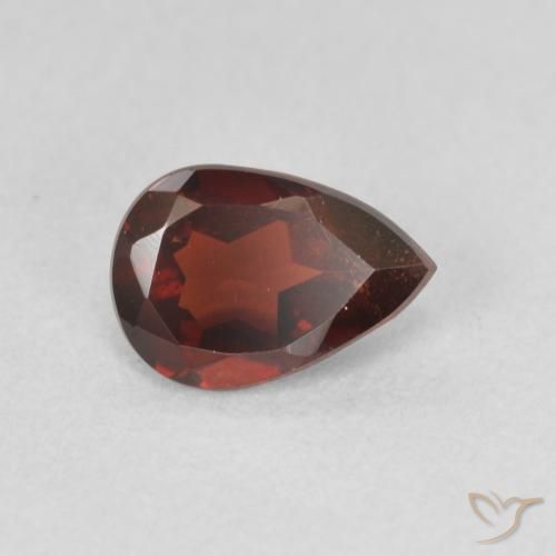Grenat pyrope Rouge foncé naturelle En forme de poire, 0.80 ct, VVS-VS