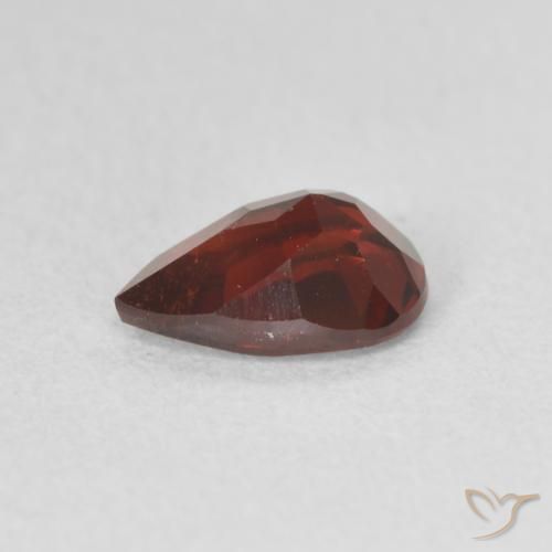 Grenat pyrope Rouge foncé naturelle En forme de poire, 0.80 ct, VVS-VS