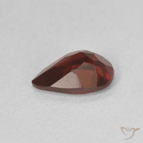 Grenat pyrope Rouge foncé naturelle En forme de poire, 0.73 ct, VVS-VS