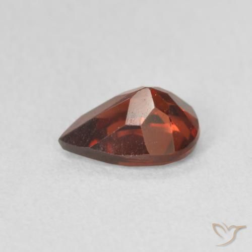 Grenat pyrope Rouge moyen naturelle En forme de poire, 0.84 ct, VVS-VS