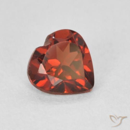 Grenat pyrope Rouge foncé naturelle Cœur, 0.58 ct, VS