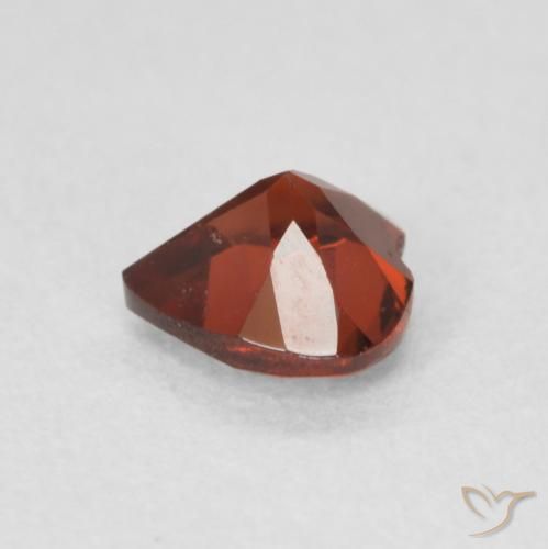 Grenat pyrope Rouge foncé naturelle Cœur, 0.58 ct, VS