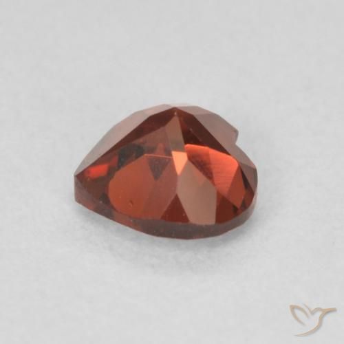 Grenat pyrope Rouge écarlate naturelle Cœur, 0.64 ct, VVS-VS