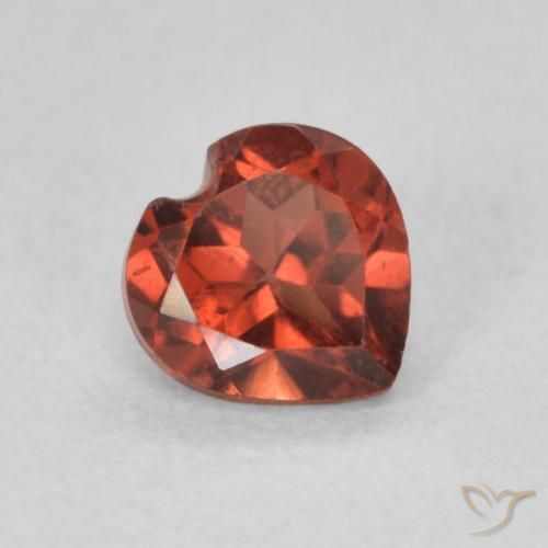Grenat pyrope Rouge écarlate naturelle Cœur, 0.66 ct, VVS-VS