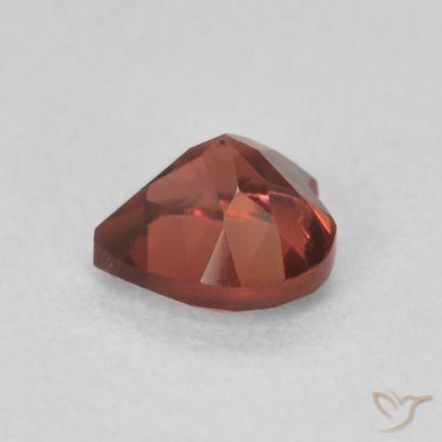 Grenat pyrope Rouge écarlate naturelle Cœur, 0.66 ct, VVS-VS