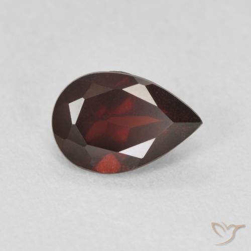 Grenat pyrope Rouge foncé naturelle En forme de poire, 0.89 ct, VVS-VS