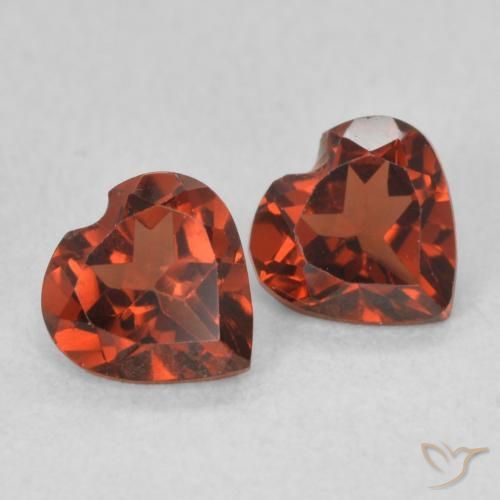 Shop natural 1.09ct Rouge intense Grenat pyrope gems, Cœur, from États Unis at GemSelect. In stock, global shipping!