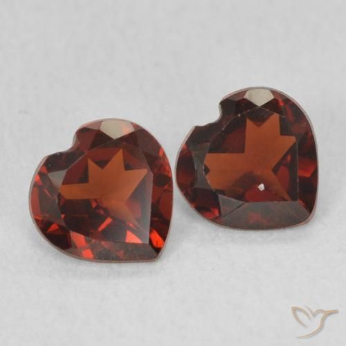 Shop natural 0.92ct Rouge foncé Grenat pyrope gems, Cœur, from États Unis at GemSelect. In stock, global shipping!