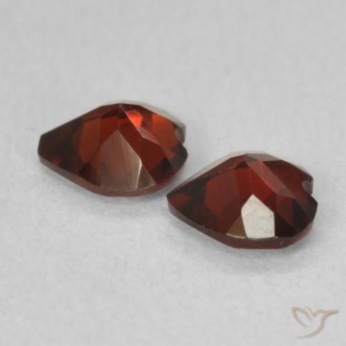 Shop natural 0.92ct Rouge foncé Grenat pyrope gems, Cœur, from États Unis at GemSelect. In stock, global shipping!