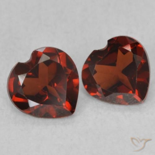 Shop natural 0.96ct Rouge foncé Grenat pyrope gems, Cœur, from États Unis at GemSelect. In stock, global shipping!