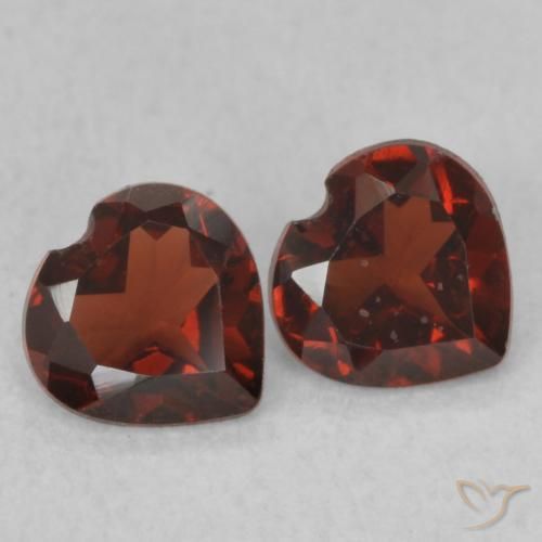 Shop natural 0.92ct Rouge sang profond Grenat pyrope gems, Cœur, from États Unis at GemSelect. In stock, global shipping!