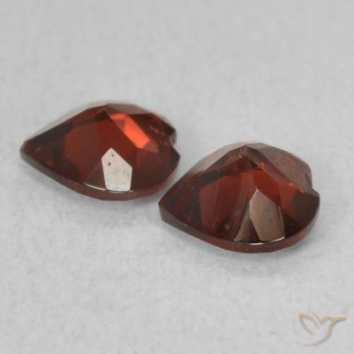 Shop natural 0.92ct Rouge sang profond Grenat pyrope gems, Cœur, from États Unis at GemSelect. In stock, global shipping!
