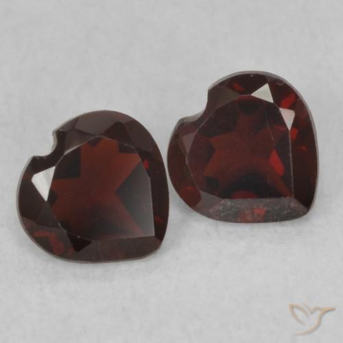 Shop natural 0.96ct Rouge foncé Grenat pyrope gems, Cœur, from États Unis at GemSelect. In stock, global shipping!