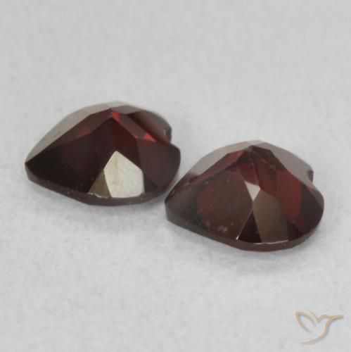 Shop natural 0.96ct Rouge foncé Grenat pyrope gems, Cœur, from États Unis at GemSelect. In stock, global shipping!