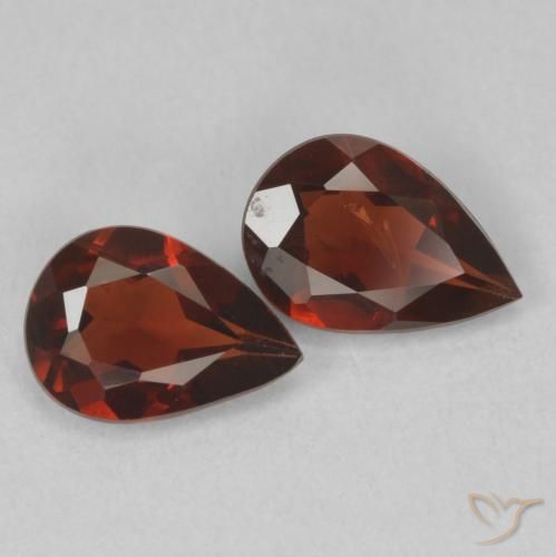 Shop natural 1.39ct Rouge sang profond Grenat pyrope gems, En forme de poire, from États Unis at GemSelect. In stock, global shipping!