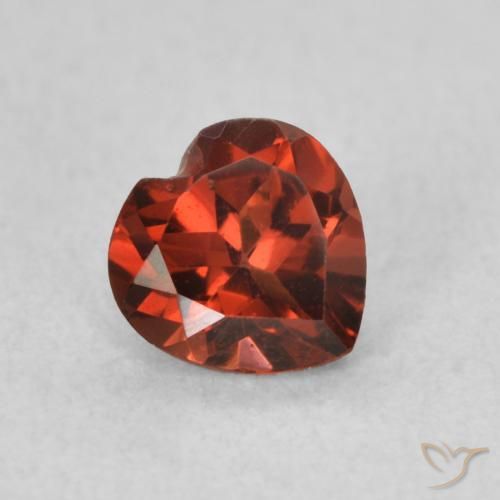 Grenat pyrope Rouge groseille naturelle Cœur, 0.61 ct, VS