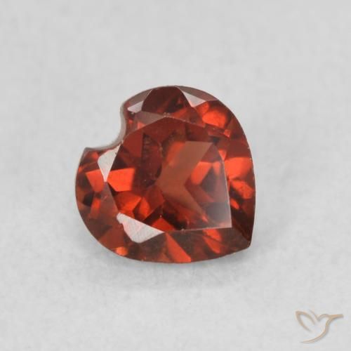 Grenat pyrope Rouge moyen naturelle Cœur, 0.64 ct, VS