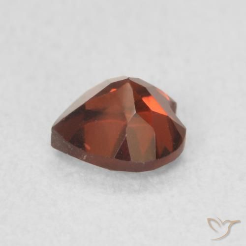 Grenat pyrope Rouge moyen naturelle Cœur, 0.64 ct, VS
