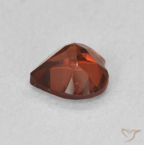 Grenat pyrope Rouge vif naturelle Cœur, 0.61 ct, VS