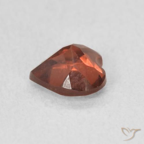 Grenat pyrope Rouge-orange naturelle Cœur, 0.56 ct, VS