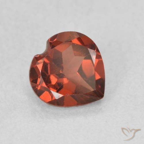 Grenat pyrope Medium Dark-Red naturelle Cœur, 0.61 ct, VS
