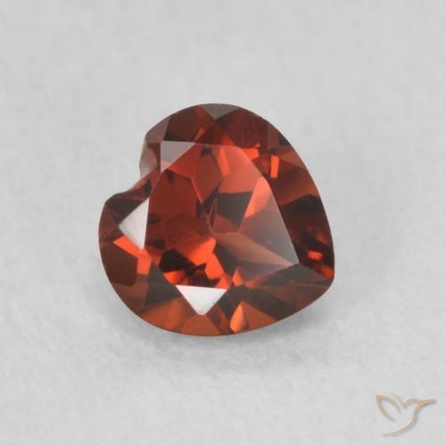 Grenat pyrope Rouge groseille naturelle Cœur, 0.58 ct, VS