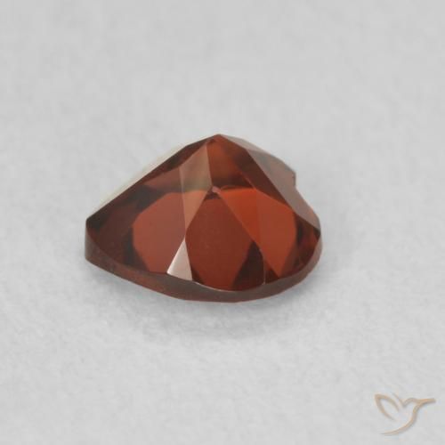 Grenat pyrope Rouge groseille naturelle Cœur, 0.58 ct, VS