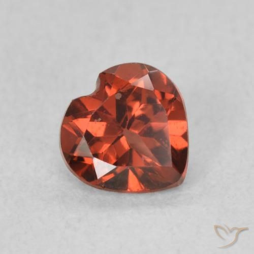 Grenat pyrope Medium Dark-Red naturelle Cœur, 0.57 ct, VS