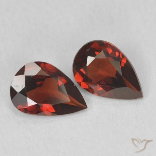 Shop natural 1.25ct Rouge groseille Grenat pyrope gems, En forme de poire, from États Unis at GemSelect. In stock, global shipping!