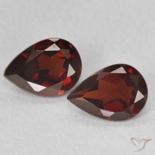 1.43ctw Naturel Rouge sang profond Grenat pyrope, En forme de poire, VVS-VS